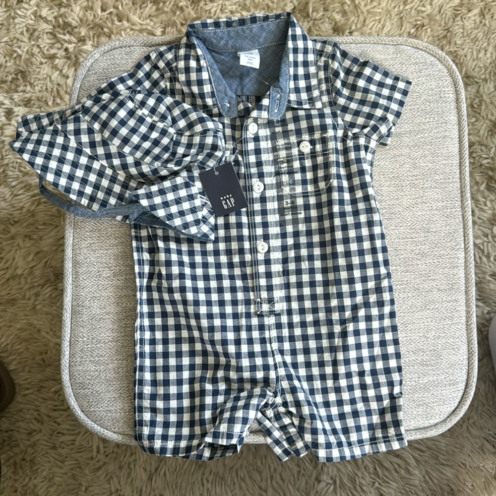 Baby Gap 3-6 month outfit with hat. NWT.